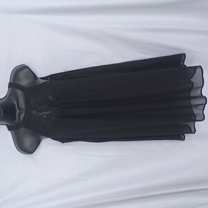 Vanberfia Beautiful black chiffon dress, NWT, lined, lace top/collar